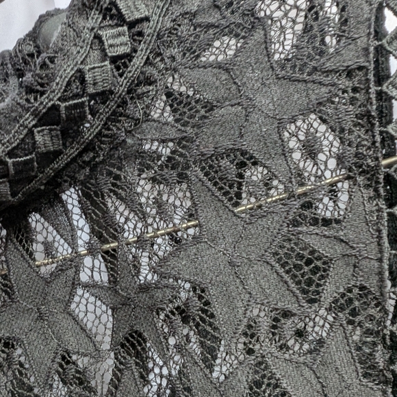 MINKPINK bell sleeve black star lace top - Picture 5 of 7